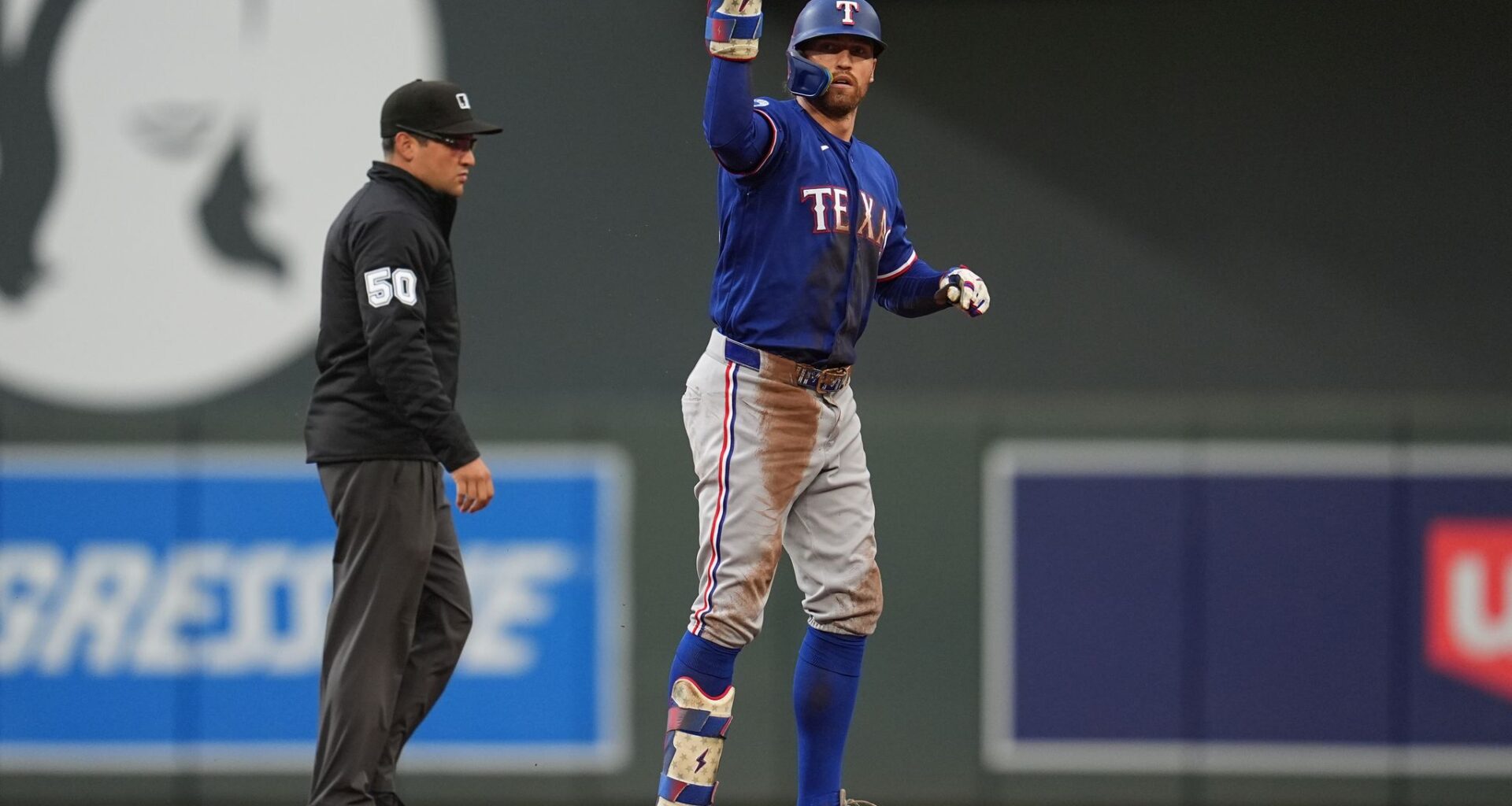 Rangers push the AL West race to the final day of the regular season with a 6-2 win over the Twins