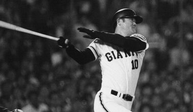 Baseball Legend Zhang Hohn: 3,000 Hits and 500 Home Runs Despite Burn-Deformed Fingers