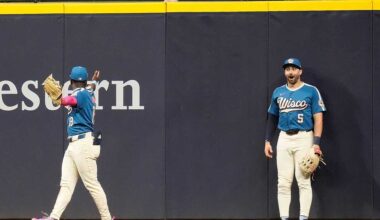 Brewers blowout Reds to clinch postseason berth