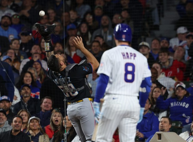 Marlins catcher Agustín Ramírez catches a pop up from Cubs designated hitter Michael Conforto in the fourth inning at Wrigley Field on Sept. 22, 2026, in Chicago. (John J. Kim/Chicago Tribune)