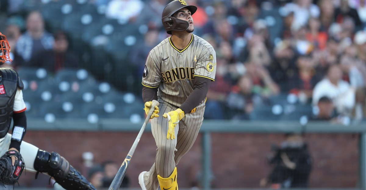 Padres hold on for narrow sweep over Giants