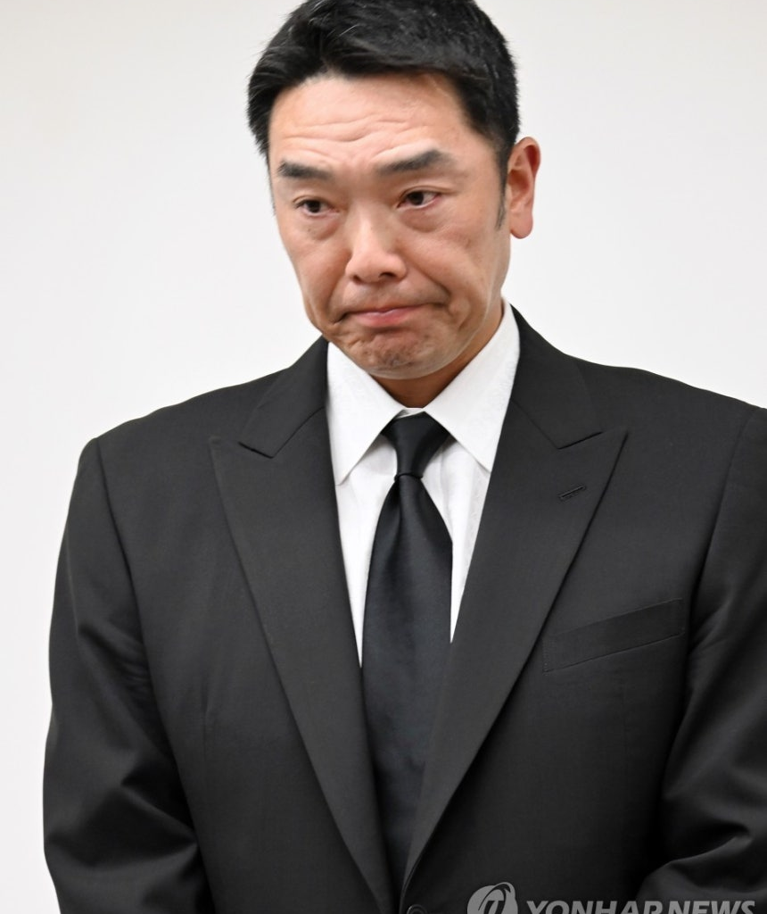 Former Yomiuri Giants manager Abe Shinnosuke of the Japanese professional baseball league opened his..