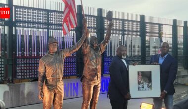 In 2001, two Seattle Mariners raised an American flag after clinching their division days after 9/11; 25 years later, that moment has become a permanent stadium statue