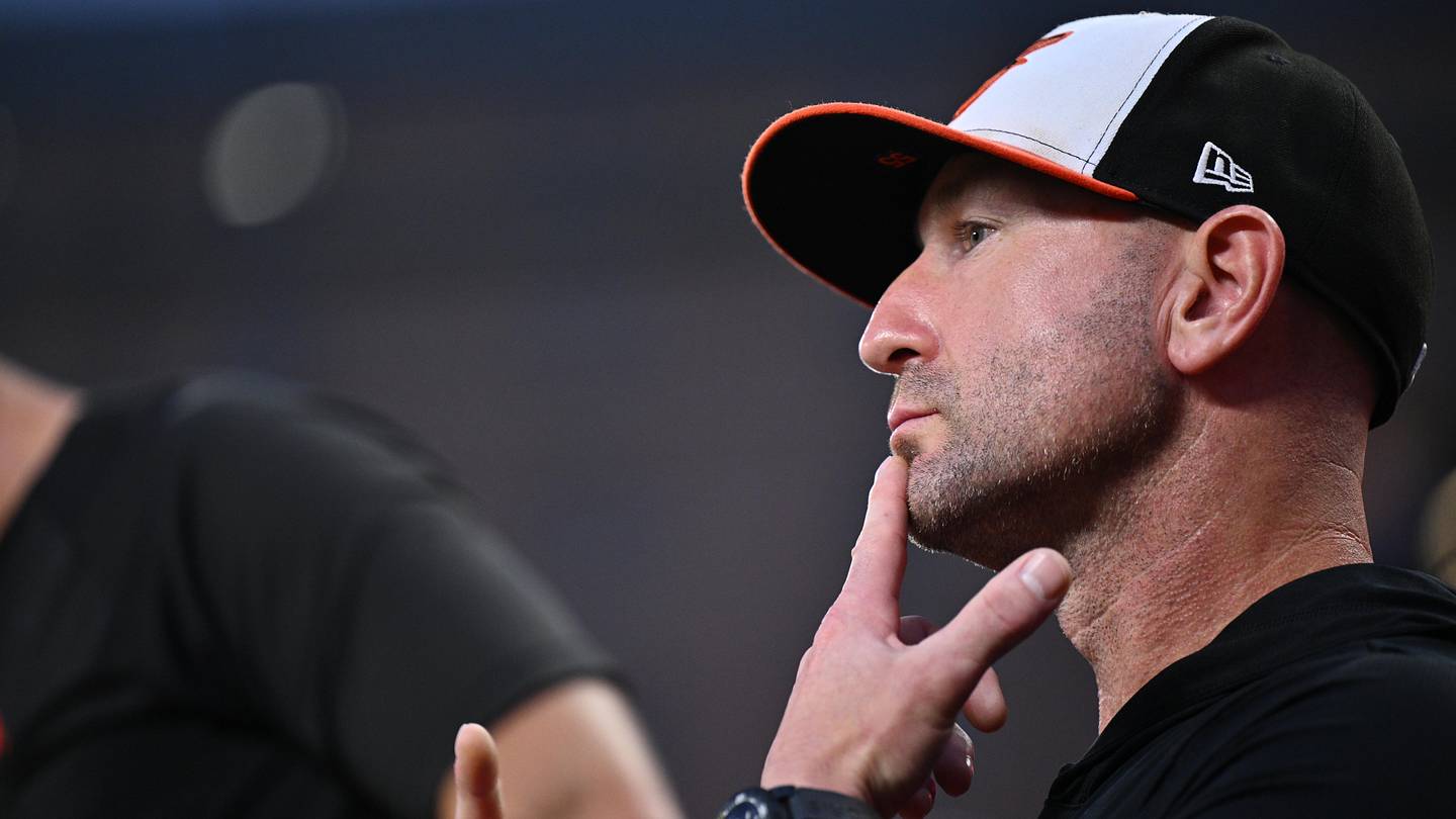 Jul 7, 2026: Baltimore Orioles manager Craig Albernaz (55) sends signals in to his batter in the first inning against the Chicago Cubs at Oriole Park at Camden Yards. Credit: Jamie Sabau-Imagn Images