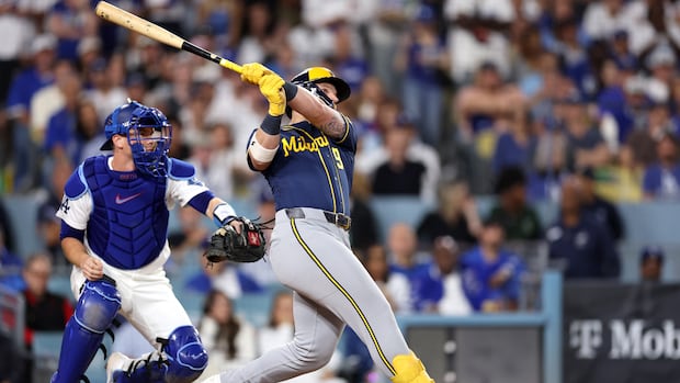 Brewers stun Dodgers with back-to-back homers in 7th inning, take 3-0 lead in NLCS