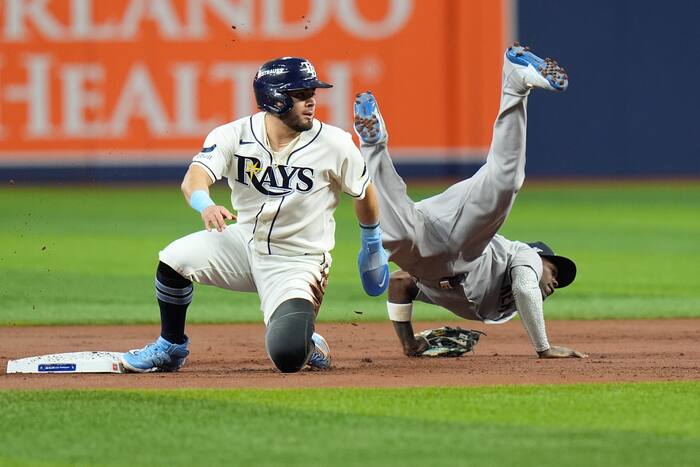 Yankees make 4 errors in sloppy playoff loss to Rays that leaves them on brink of elimination