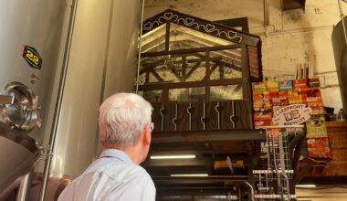 Bernie Brewer’s old chalet draws baseball fans to brewery