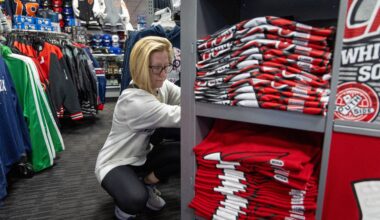 White Sox merchandise is flying off shelves in Chicago