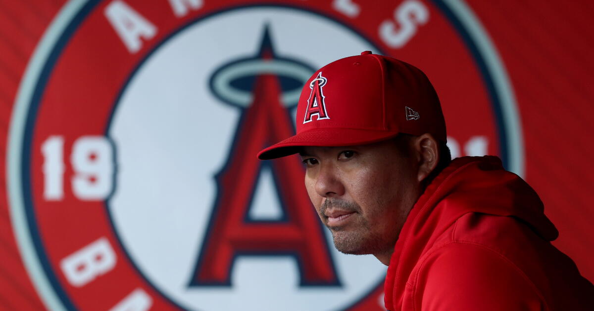 Angels fire manager Kurt Suzuki after losing 100 games