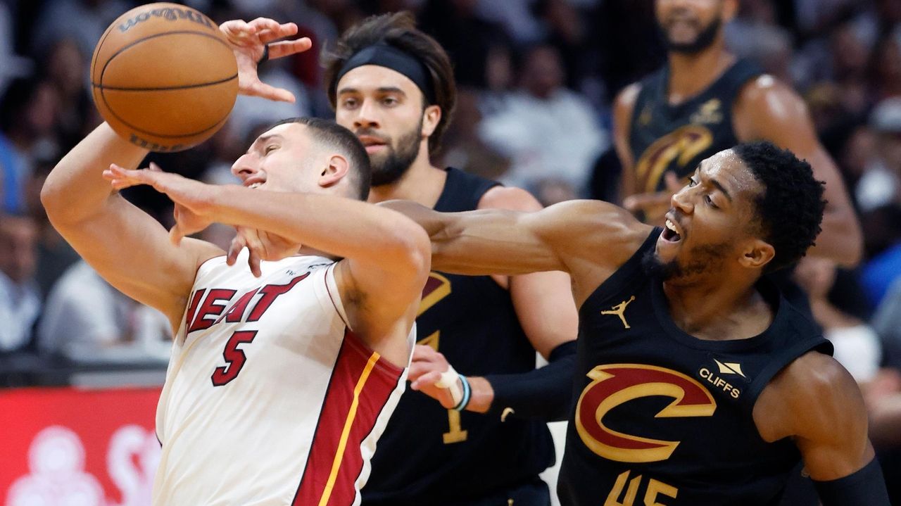 Cleveland by 39 at halftime in Miami: The 3rd-biggest lead after 2 quarters in NBA playoff history