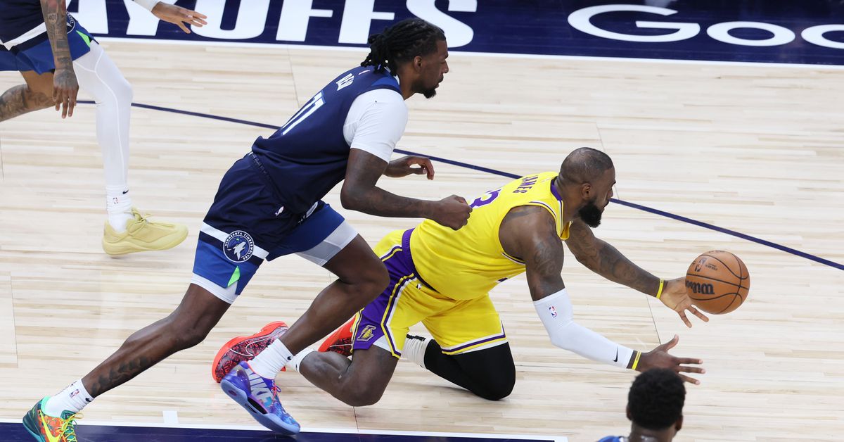 Film breakdown: Wolves grab huge win in Game 3 vs. Lakers