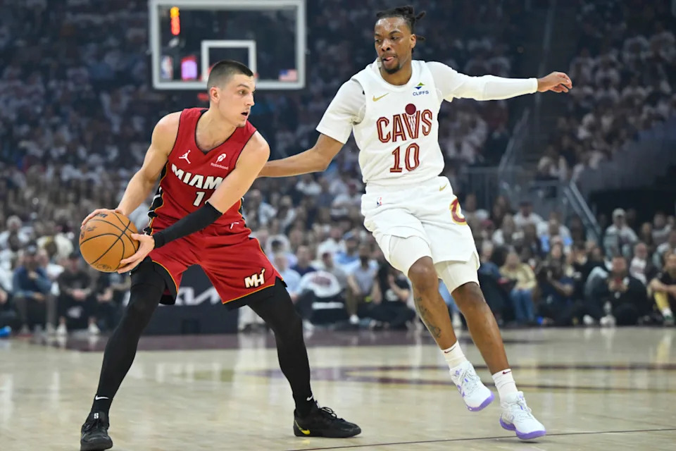 Cleveland Cavaliers guard Darius Garland (10) defends Miami Heat guard Tyler Herro (14) in the first quarter at Rocket Arena.© David Richard-Imagn Images