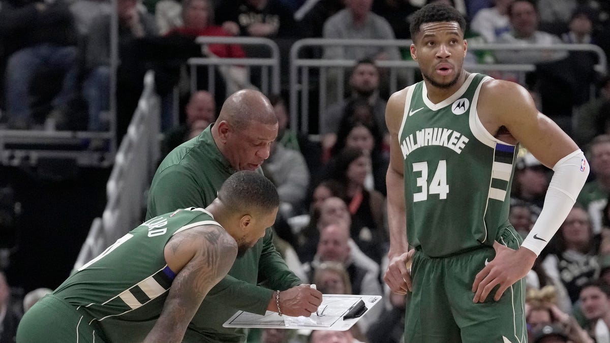 Giannis Antetokounmpo and Damian Lillard are available for Bucks in Game 3