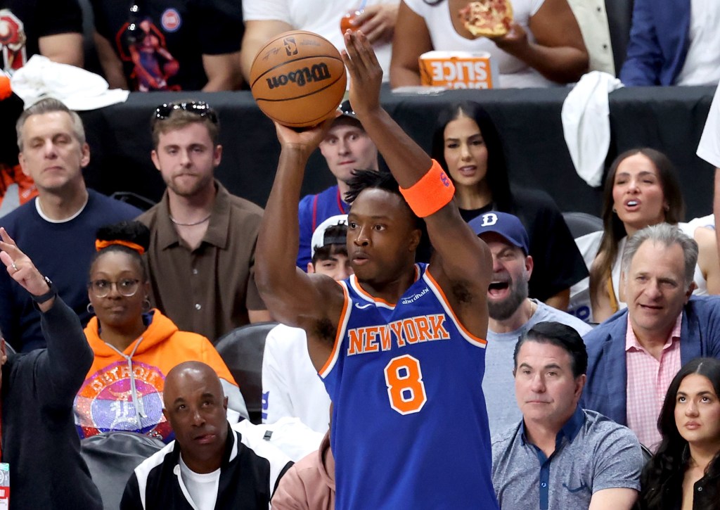 OG Anunoby, who scored 22 points, shoots a jumper during the Knicks' 118-116 Game 3 win over the Pistons on April 24, 2025.