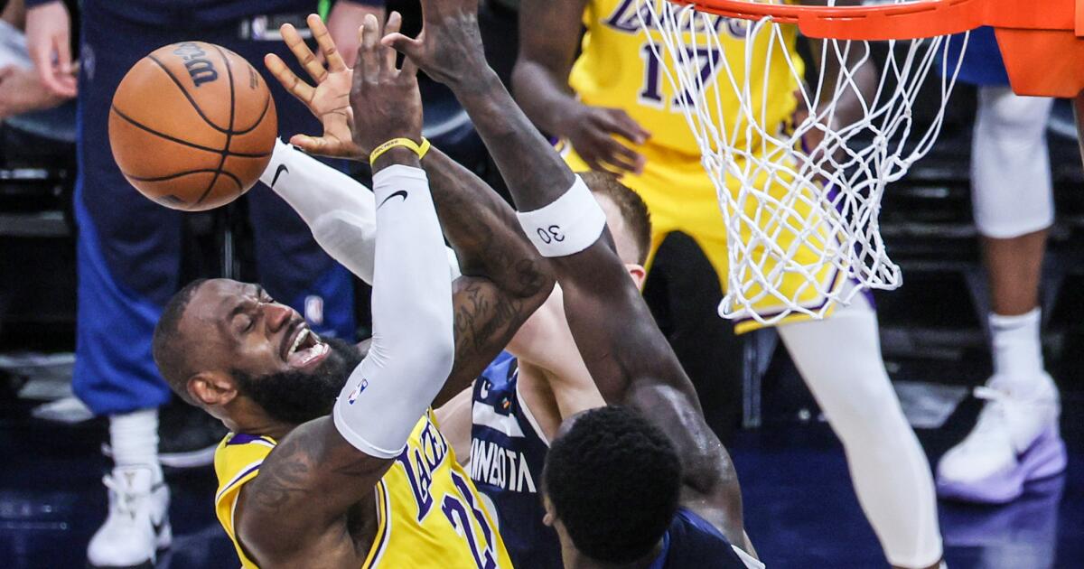 NBA playoffs: LeBron James makes history in Lakers' Game 3 loss