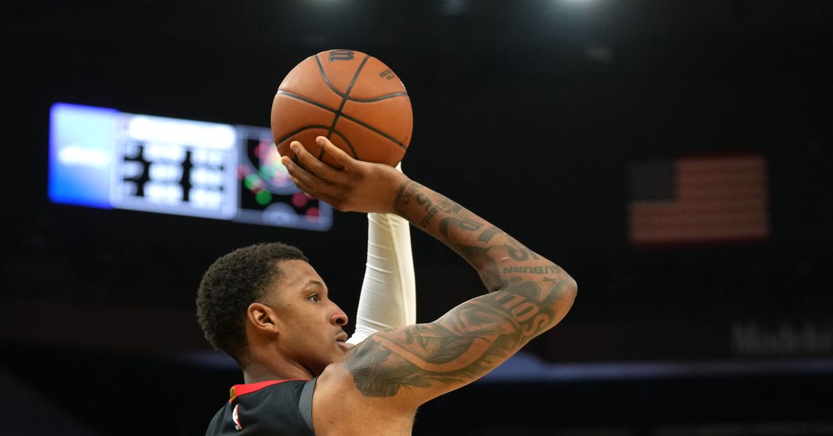 Turgid Rockets Fall To Warriors 104-93