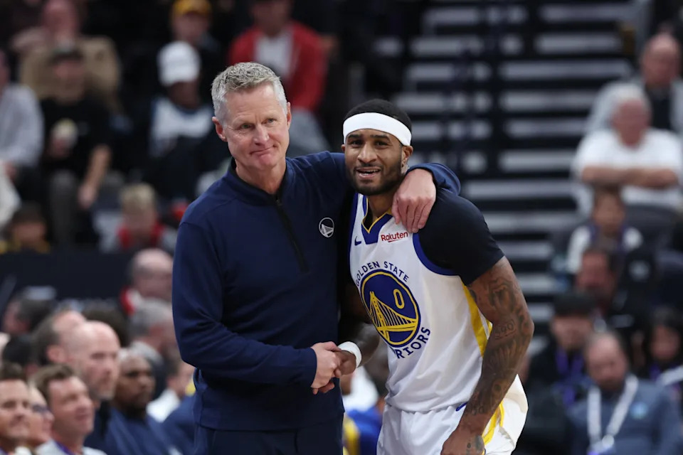 Oct 25, 2024; Salt Lake City, Utah, USA; Golden State Warriors head coach Steve Kerr and Golden State Warriors guard Gary Payton II (0) react to a foul against the Utah Jazz at the end of the third quarter at Delta Center. Mandatory Credit: Rob Gray-Imagn Images© Rob Gray-Imagn Images