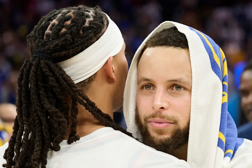 Golden State Warriors guard Stephen Curry (30) hugs guard Damion Lee (obscured) after the game between the Phoenix Suns and the Golden State Warriors at Chase Center.Robert Edwards-Imagn Images