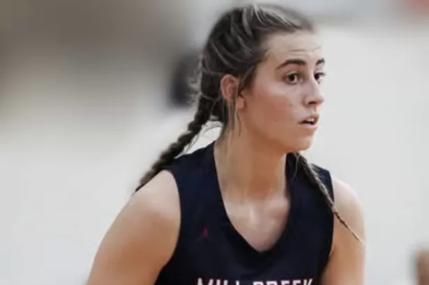 Bella Ragone hoops during the 3SSBG Adidas Circuit