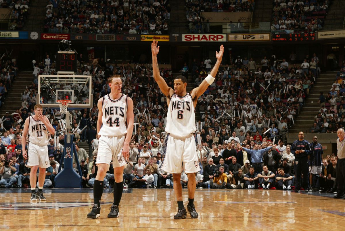 Kenyon Martin Pumps up crowd