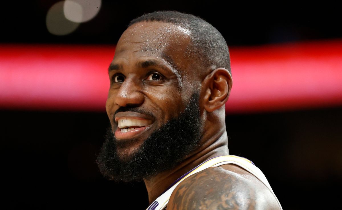LeBron James under scrutiny from NBA champion following Lakers' playoff exit: 'He don't give a...'