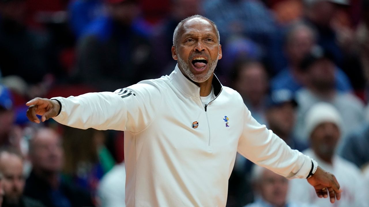 Former St. John's coach and longtime KU assistant Norm Roberts retires from college basketball