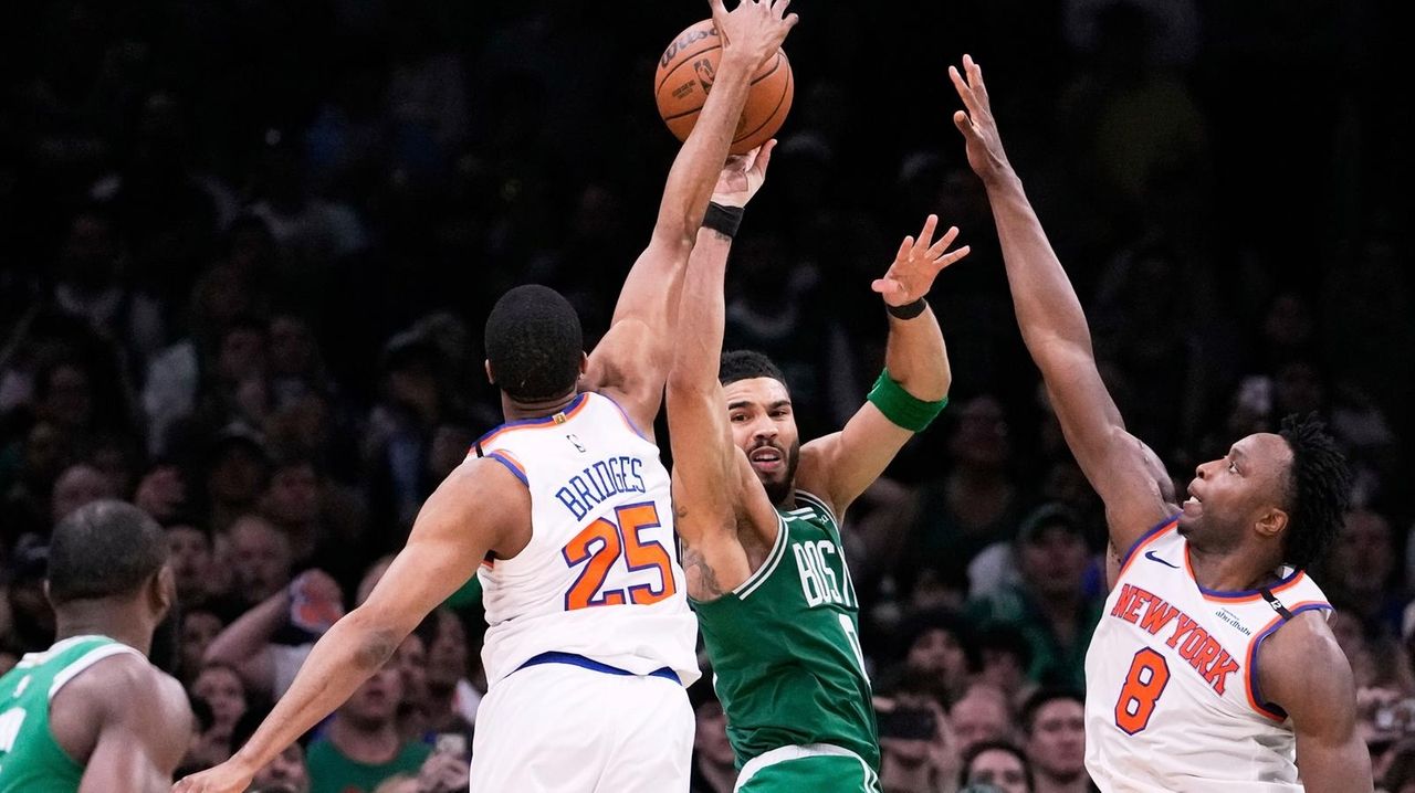 Knicks stun Celtics again, take 2-0 series lead