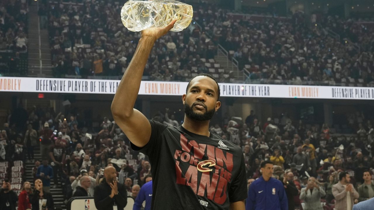 Mobley and Garland return to starting lineup as Cavaliers try to cut into Pacers' 2-0 series lead