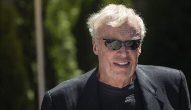 Nike’s Phil Knight No Longer Keen on Buying Trail Blazers