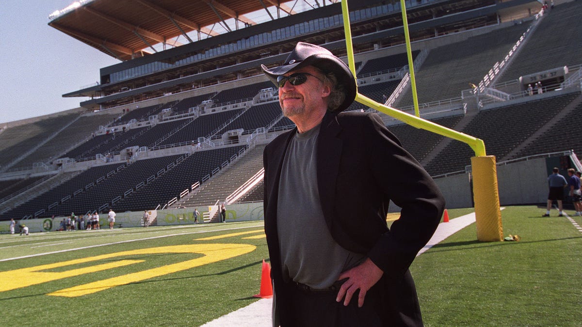 How Phil Knight's Blazers connection impacts Ducks