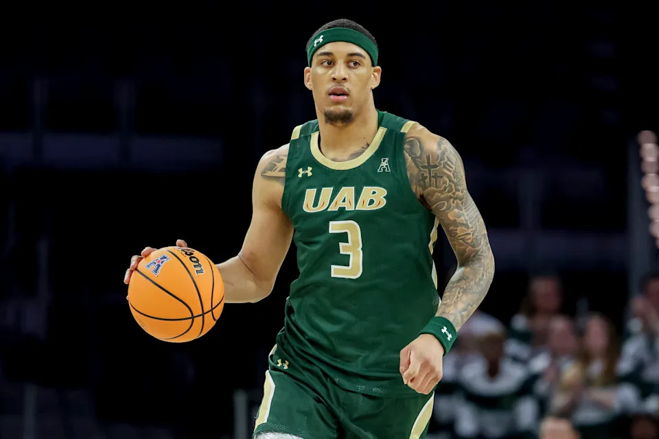 UAB forward Yaxel Lendeborg (3) brings the ball down court during the first half of an NCAA college basketball game against Memphis in the championship of the American Athletic Conference tournament, Sunday, March 16, 2025, in Fort Worth, Texas. (AP Photo/Gareth Patterson)