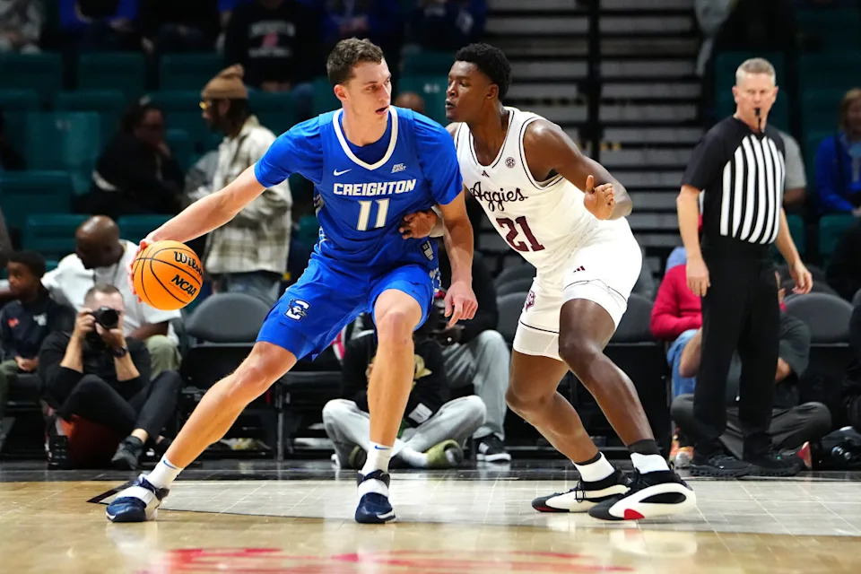 Creighton Bluejays center Ryan Kalkbrenner (11).© Stephen R. Sylvanie-Imagn Images
