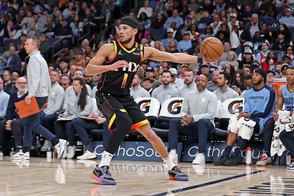 Phoenix Suns v Memphis Grizzlies