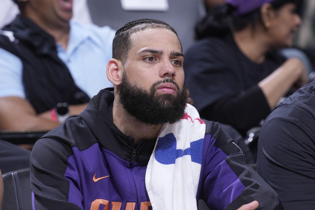 Phoenix Suns v Sacramento Kings