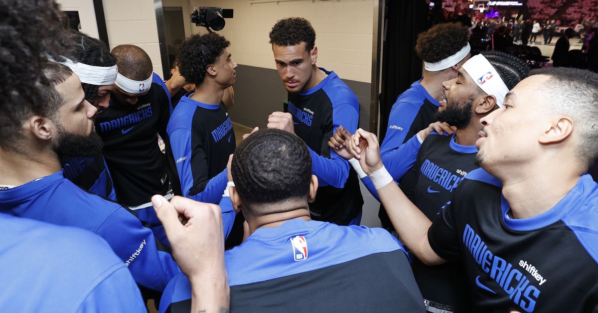 Spencer Dinwiddie highlights Dwight Powell as a standout voice in the locker room