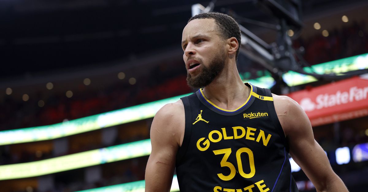 Steph Curry proves he’s the last of his era in escaping first round