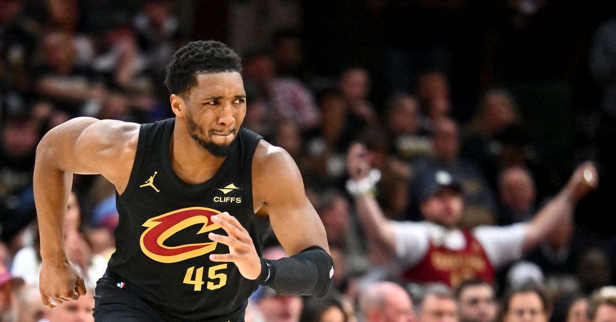 Cavs run out of gas, dream season ends with 114-105 loss to Pacers