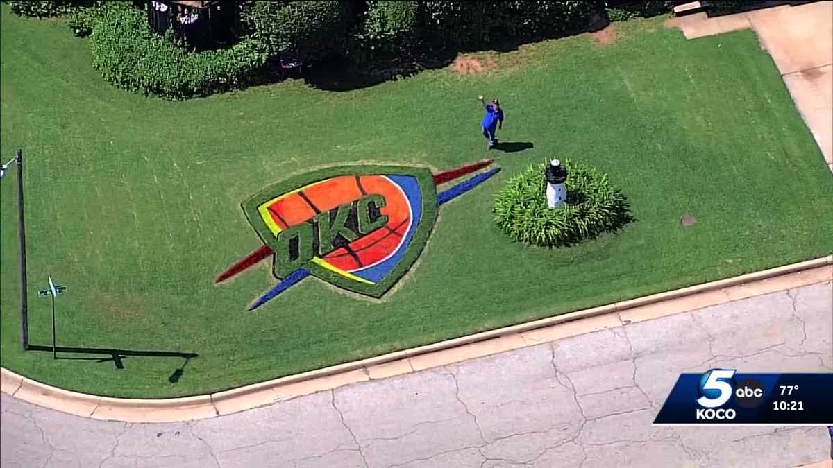 Thunder fan transforms lawn into tribute as OKC team