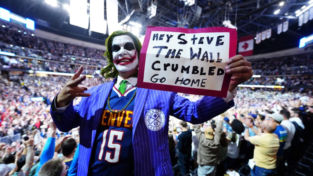 LOOK: Nuggets fan sends message to Steve Ballmer and other pictures of the day in the NBA