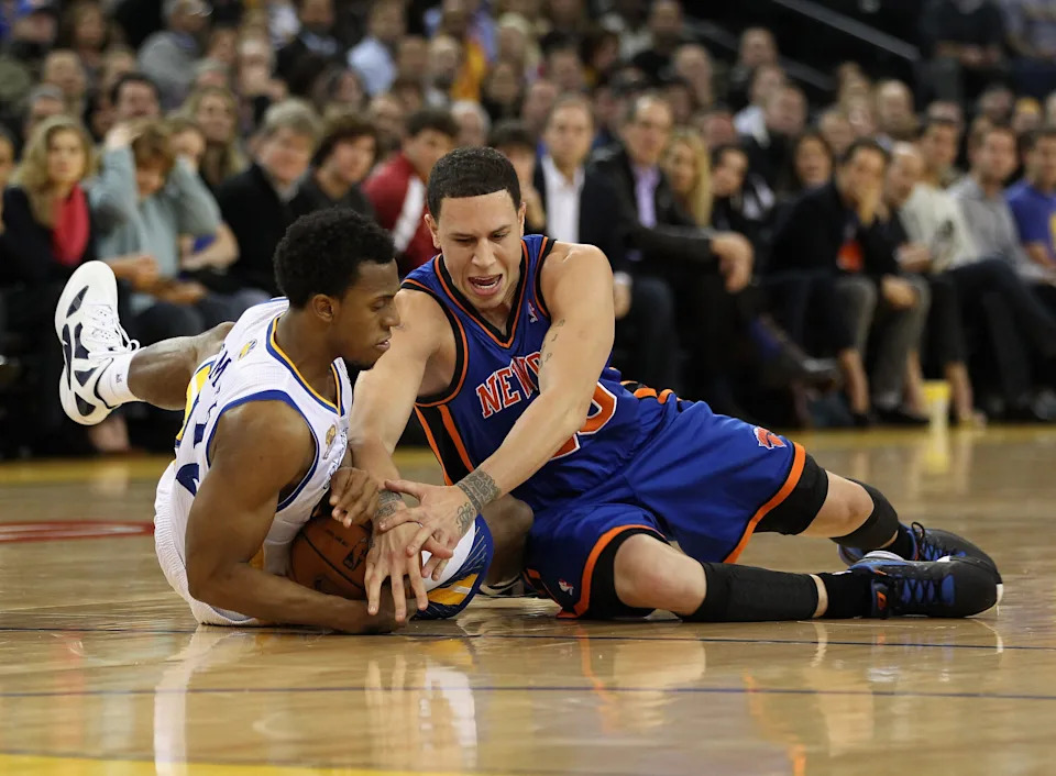 OAKLAND, CA - DECEMBER 28: Ishmael Smith #12 of the Golden State Warriors and Mike Bibby #20 of the New York Knicks go for a loose ball at Oracle Arena on December 28, 2011 in Oakland, California. NOTE TO USER: User expressly acknowledges and agrees that, by downloading and or using this photograph, User is consenting to the terms and conditions of the Getty Images License Agreement. (Photo by Ezra Shaw/Getty Images)