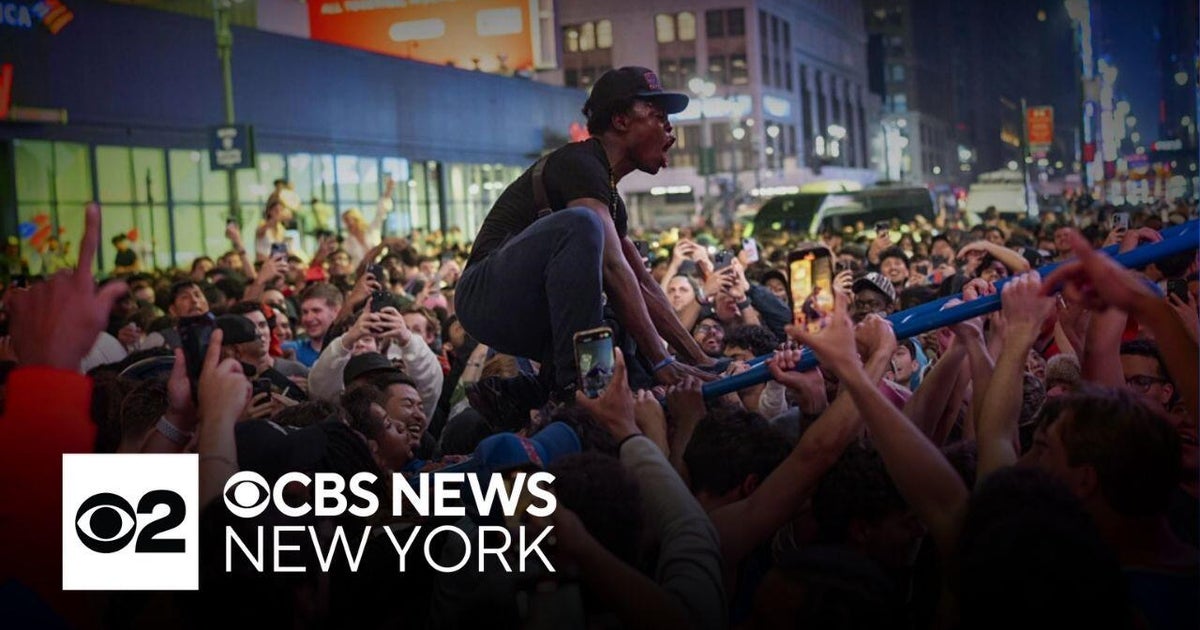 See NY Knicks fans' wild celebration after huge NBA Playoffs win
