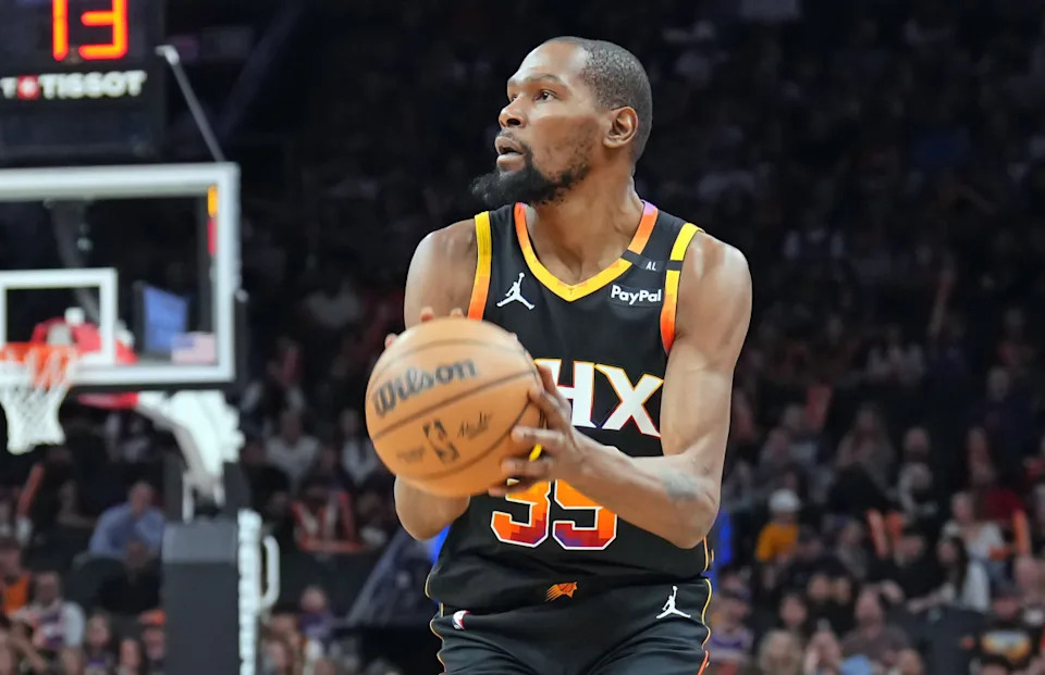 Phoenix Suns forward Kevin Durant (35) shoots against the New Orleans Pelicans during the second half at Footprint Center.Joe Camporeale-Imagn Images