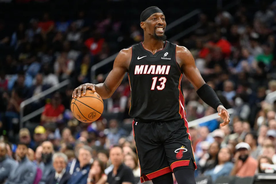 Miami Heat center Bam Adebayo (13) handles the ball during the second quarter against the Washington Wizards at Capital One Arena.© Reggie Hildred-Imagn Images