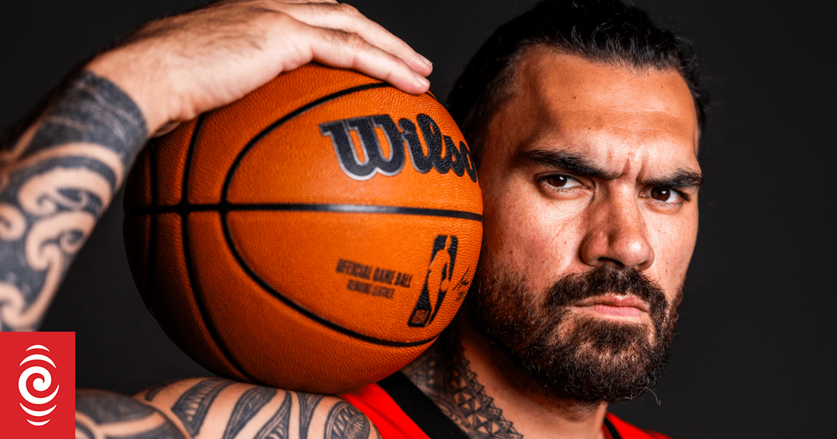 Kiwi Steven Adams plays crucial role in Houston NBA upset over Golden State