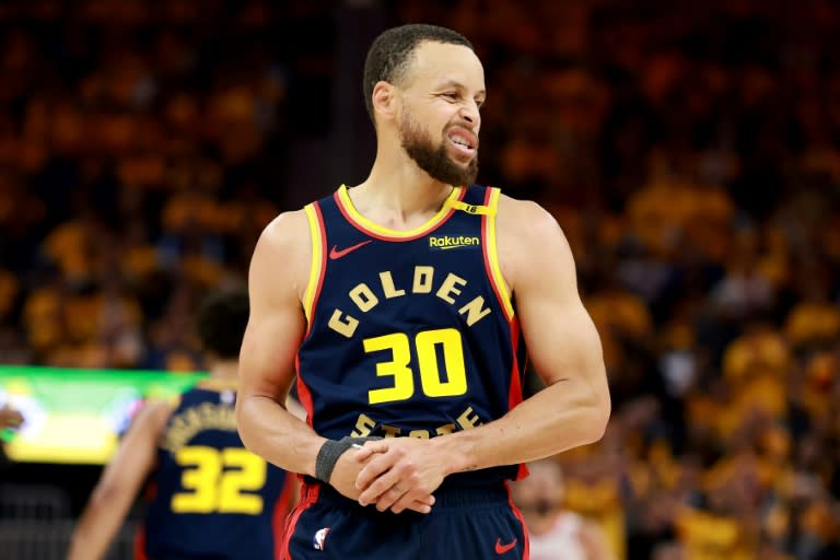 Golden State Warriors Stephen Curry holds his injured thumb during game four of the team's NBA playoff series against the Houston Rockets (EZRA SHAW)
