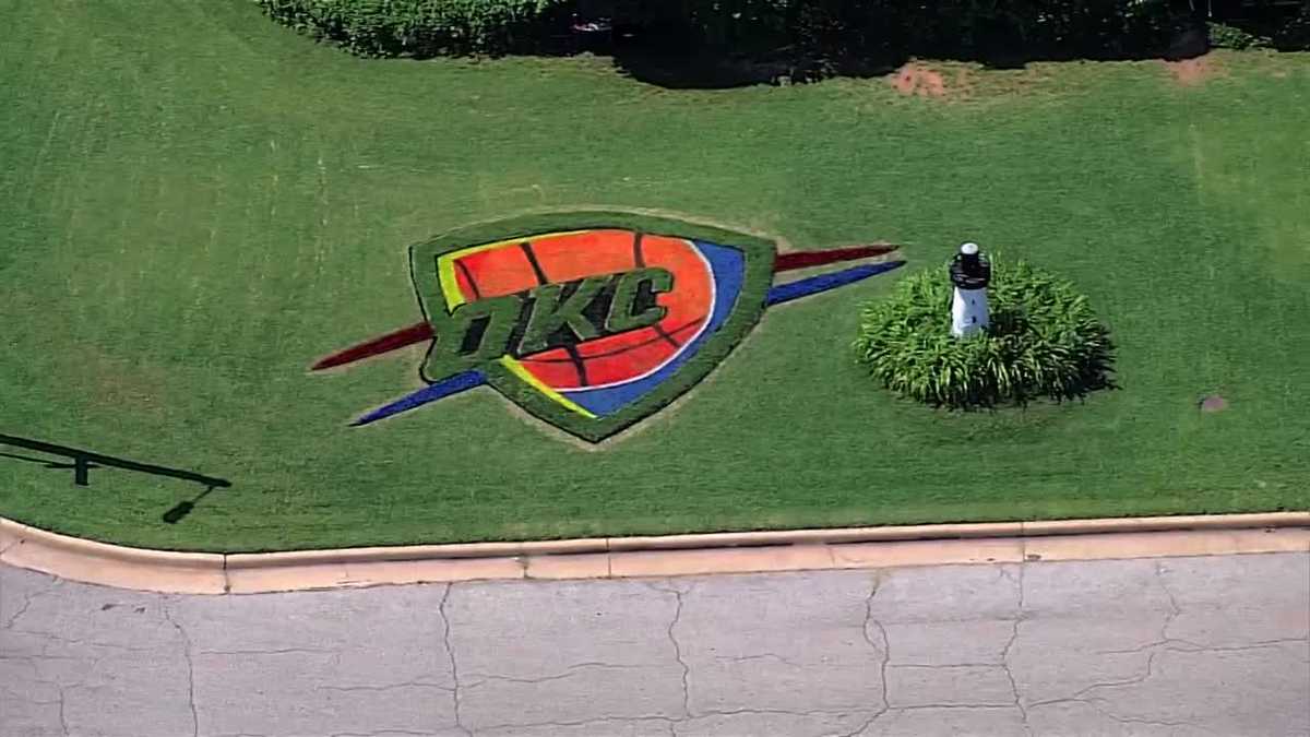 Oklahoma City Thunder fan mows and paints team's logo into lawn