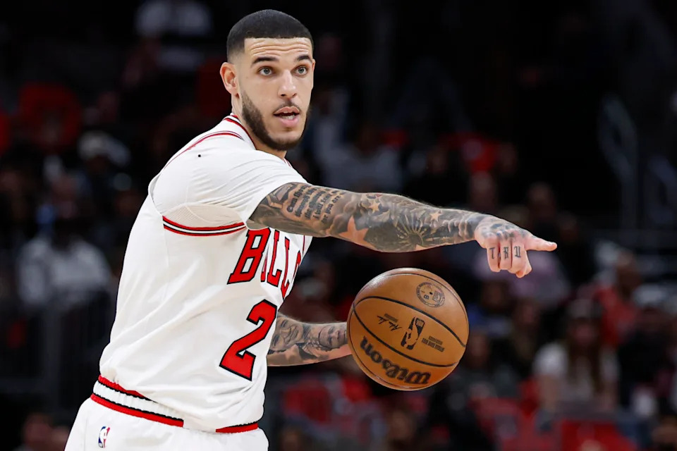 Chicago Bulls guard Lonzo Ball (2)Kamil Krzaczynski-Imagn Images