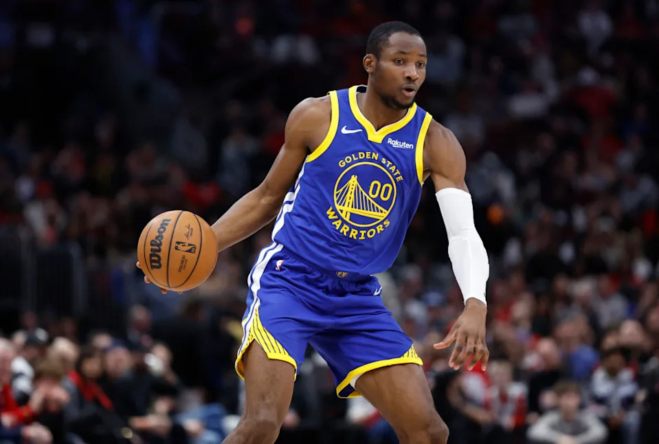 Golden State Warriors forward Jonathan Kuminga operates with the ball during his team's game against the Chicago Bulls at United Center on Jan. 12, 2024.Kamil Krzaczynski-Imagn Images