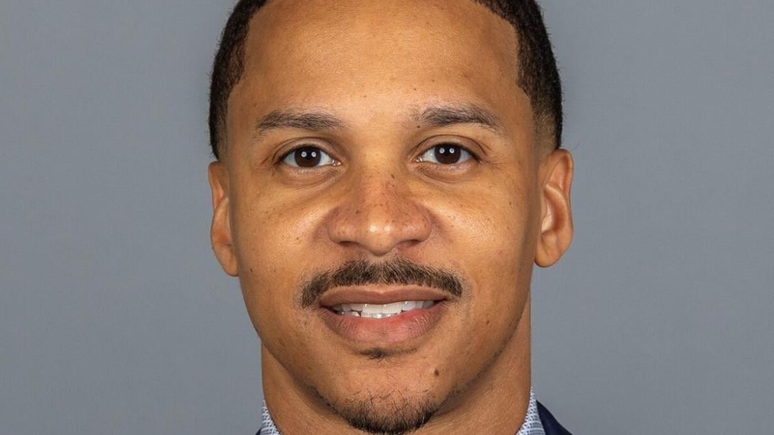 Arizona basketball assistant blends business, relationships