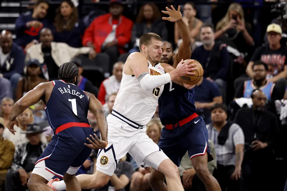 Denver Nuggets center Nikola Jokic drives to the basket in front of Clippers forward Kawhi Leonard.